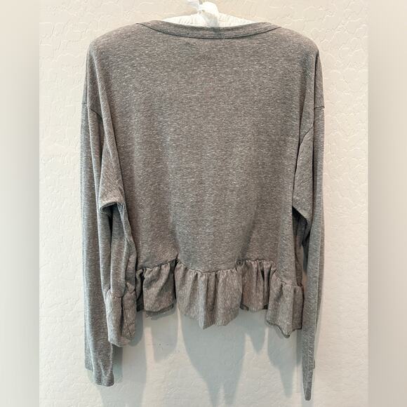 URBAN OUTFITTERS | Gray V-Neck Ruffle Hem Peplum Top Long Sleeve NWT | Medium - Picture 4 of 7